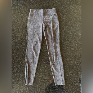 NWOT Athleta Delancey textured moto leggings - size medium tall
